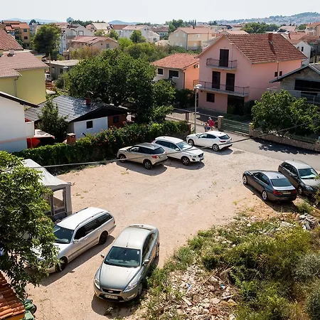 Ares Guest house